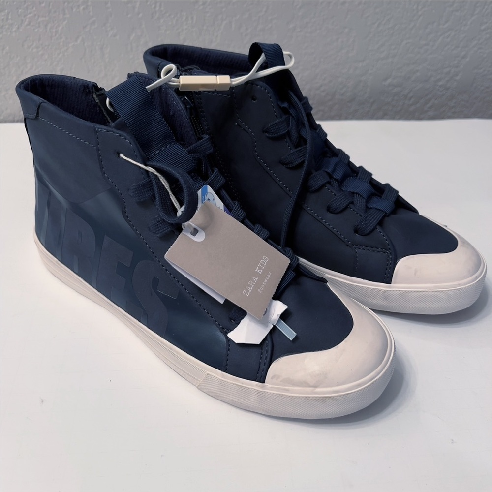 - Zara navy sneakers Y6 W8